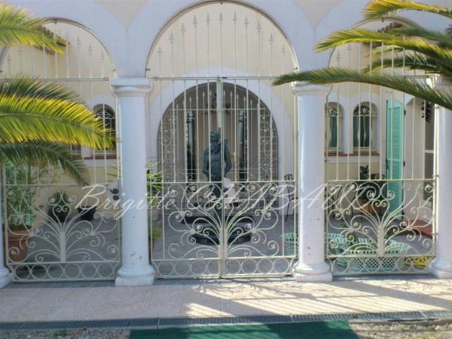 Maison 10 pièces 470 m²