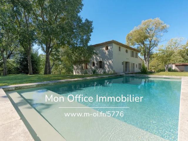 Maison 10 pièces 475 m²