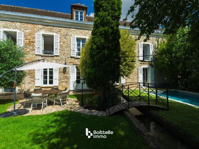 Maison 10 pièces 475 m²