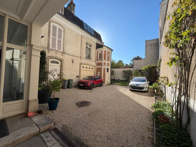 Maison 10 pièces 475 m²