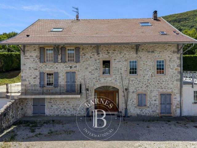Maison 10 pièces 482 m²