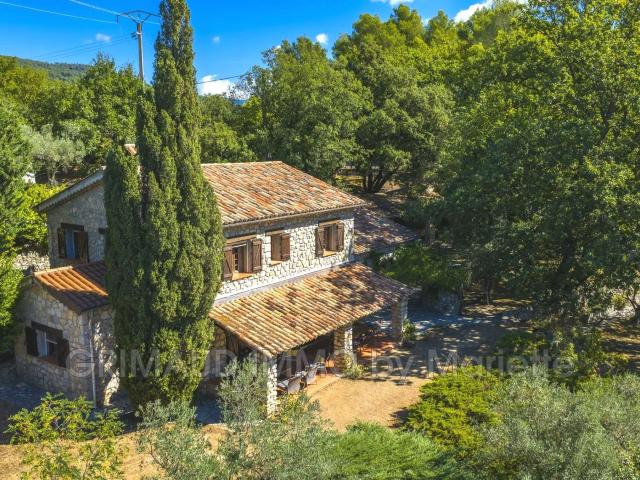 Maison 10 pièces 400 m²