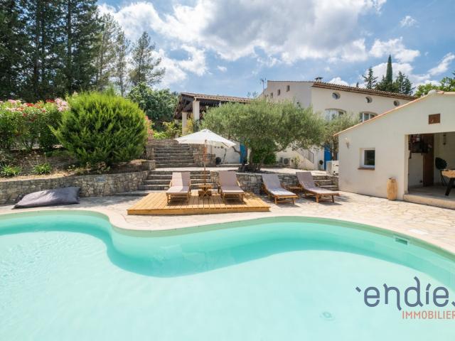 Maison 10 pièces 400 m²