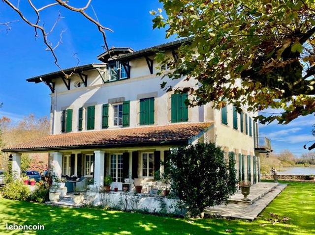 Maison 10 pièces 400 m²