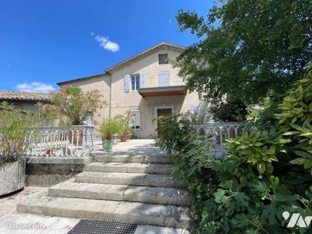 Maison 10 pièces 400 m²