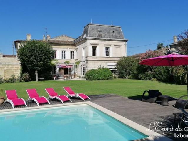 Maison 10 pièces 400 m²