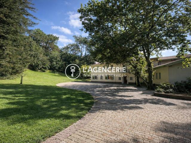 Maison 10 pièces 411 m²