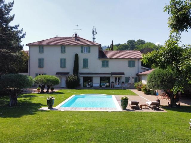 Maison 10 pièces 416 m²