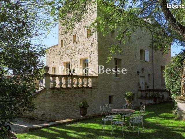 Maison 10 pièces 422 m²