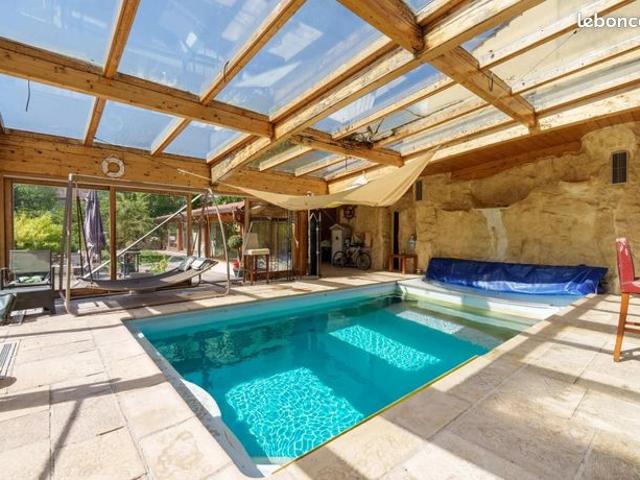Maison 10 pièces 550 m²