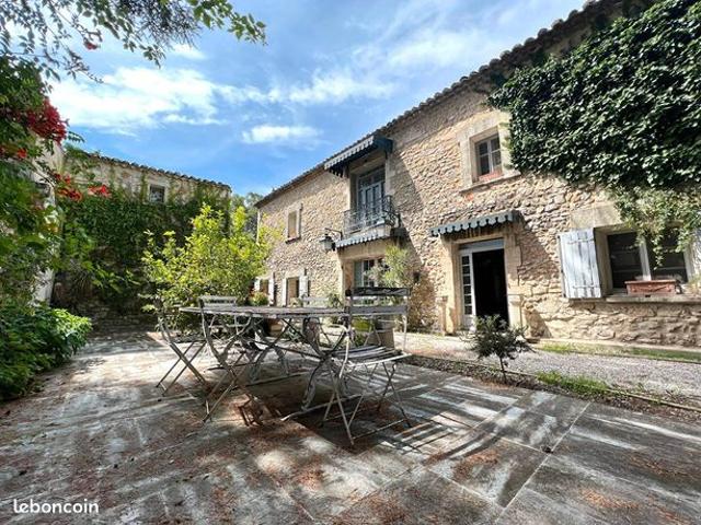 Maison 10 pièces 585 m²