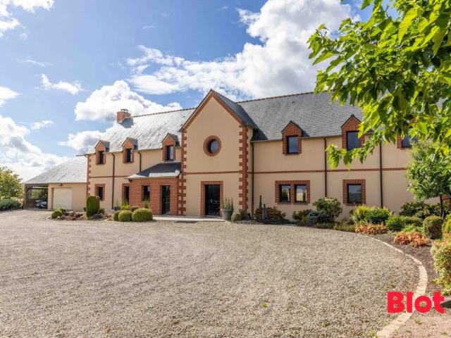 Maison 10 pièces 659 m²