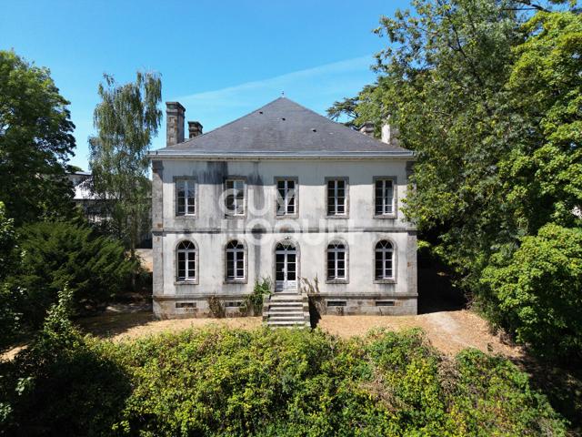Maison 10 pièces 675 m²