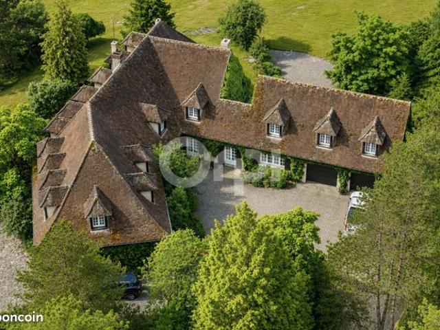 Maison 10 pièces 698 m²
