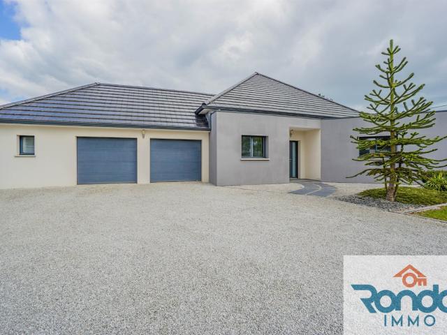 Maison 10 pièces / 6 chambres / 380 m2 / 2045 m2 terrain + p. 380m² Selongey