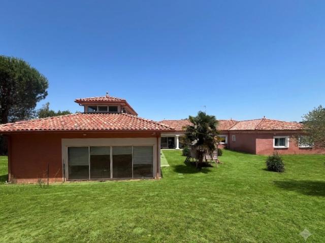 Maison 10 pièces 760 m²