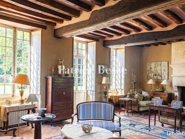 Maison 10 pièces 370 m²