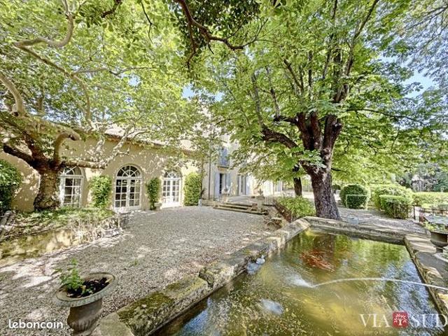 Maison 10 pièces 879 m²
