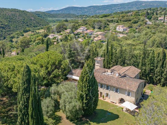 Maison 10 pièces 909 m²