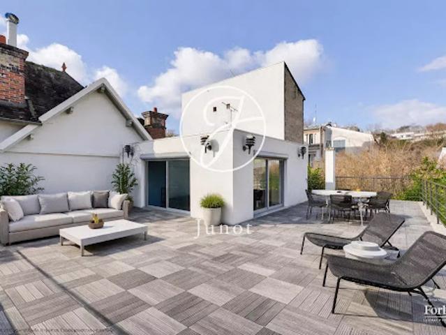 Maison contemporaine avec jardin et terrasse