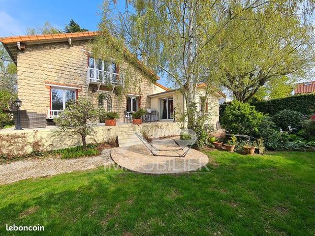 Maison 11 pièces 177 m²