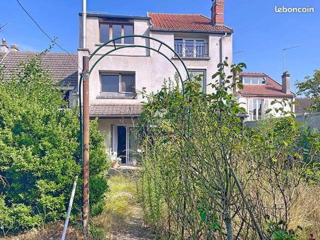 Maison 11 pièces 196 m²