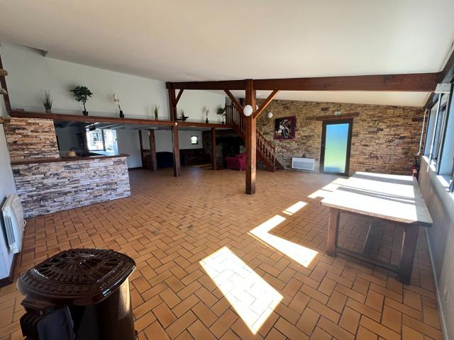 Maison 11 pièces 1,80 hectare