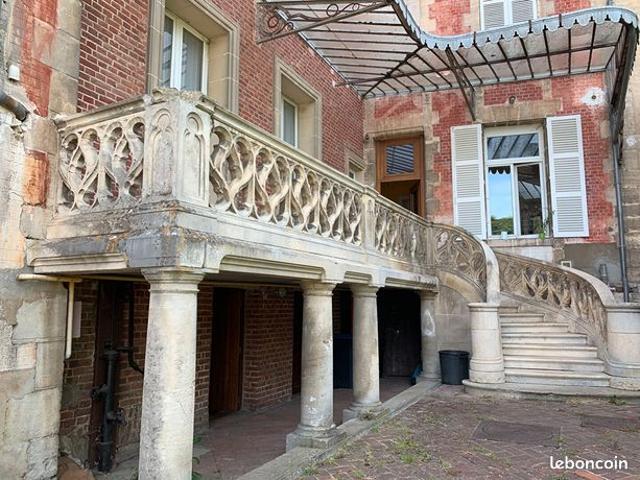 Maison 11 pièces 243 m²