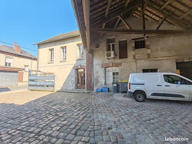 Maison 11 pièces 240 m²