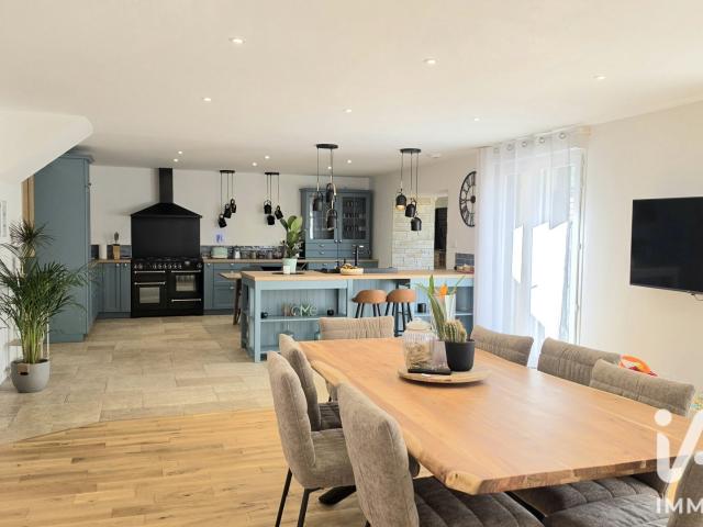 Maison 11 pièces 240 m²