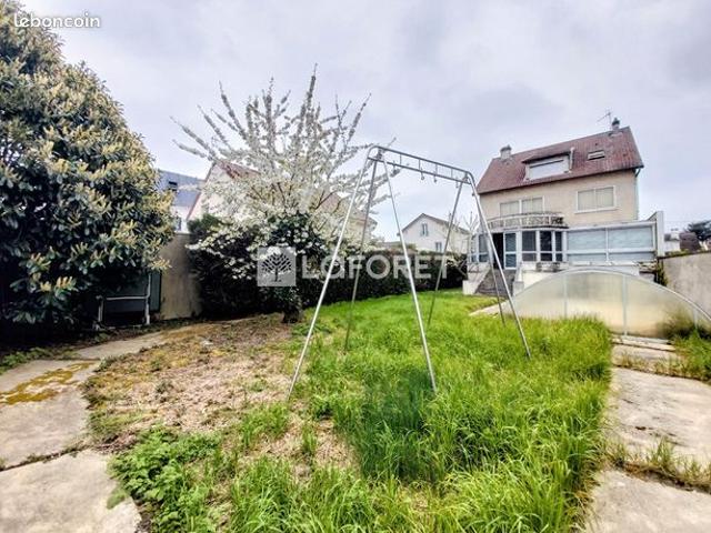 Maison 11 pièces 240 m²