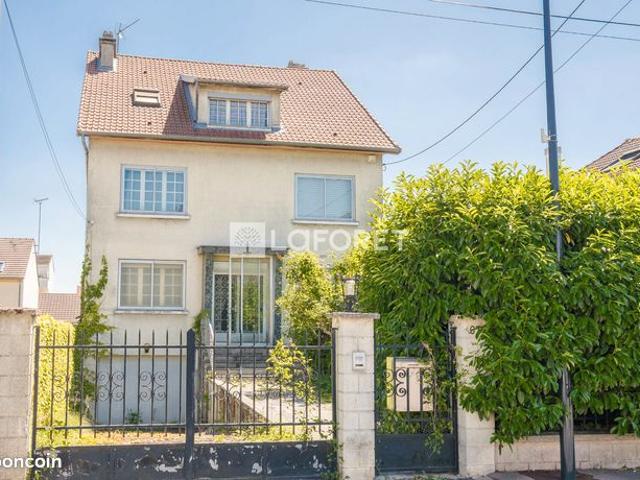 Maison 11 pièces 240 m²