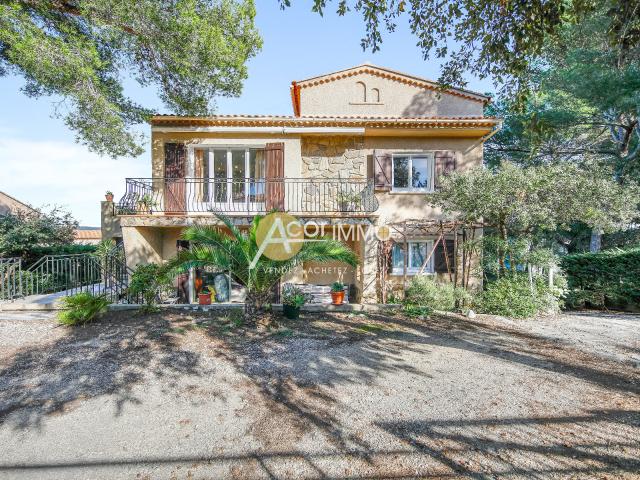 Maison 11 pièces 240 m²