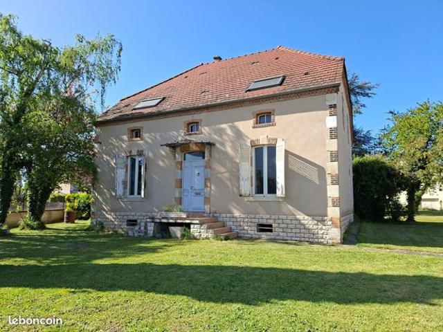 Maison 11 pièces 240 m²