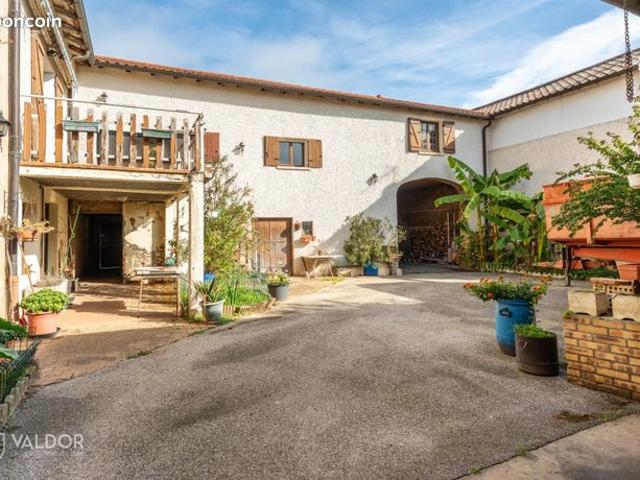 Maison 11 pièces 240 m²