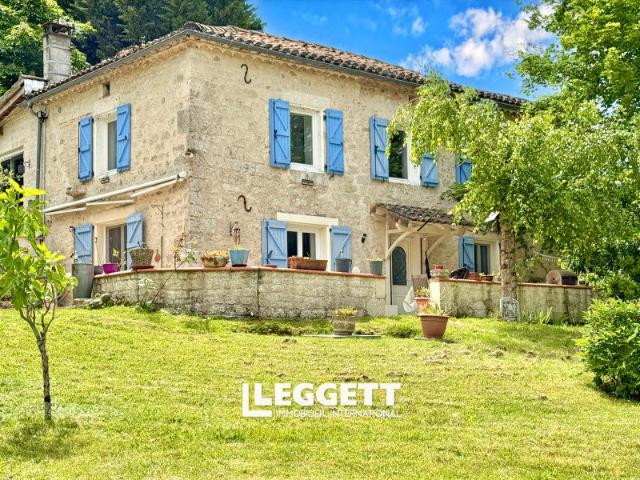 Maison 11 pièces 240 m²
