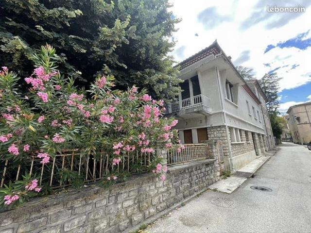 Maison 11 pièces 241 m²