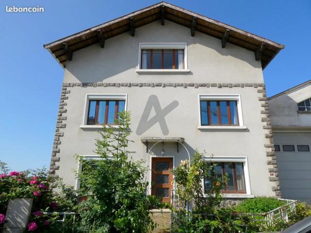 Maison 11 pièces 242 m²