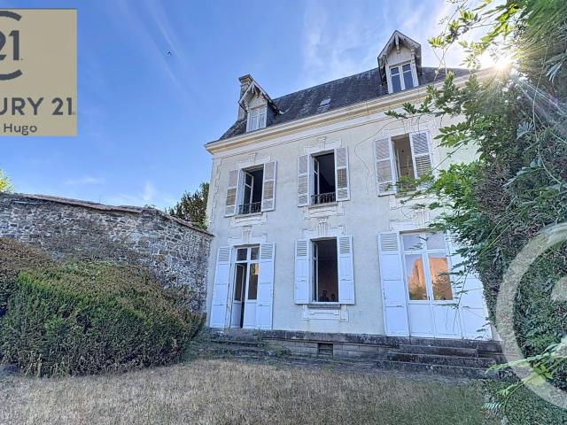 Maison 11 pièces 242 m²