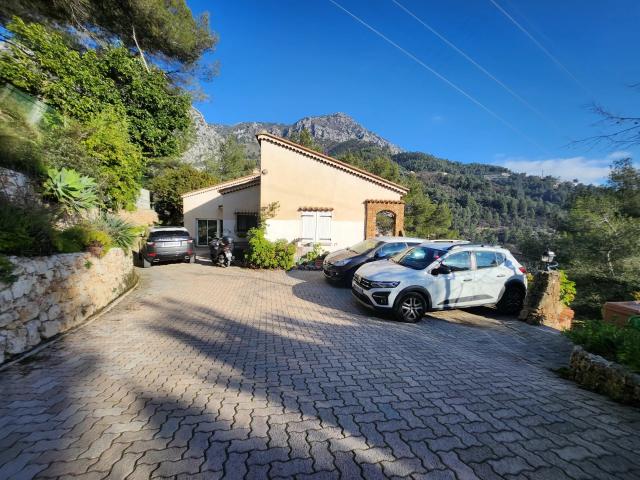 Maison 11 pièces 242 m²