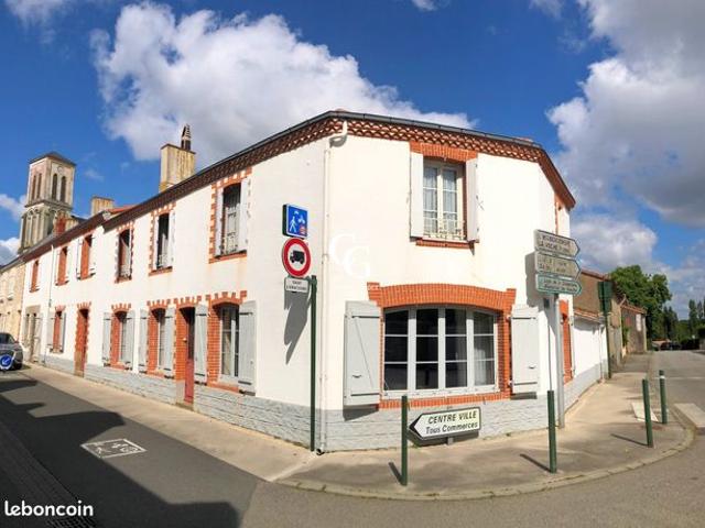 Maison 11 pièces 242 m²