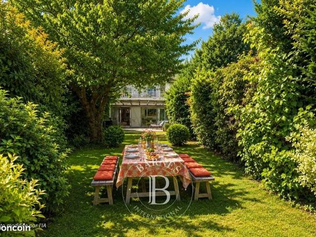 Maison 11 pièces 247 m²
