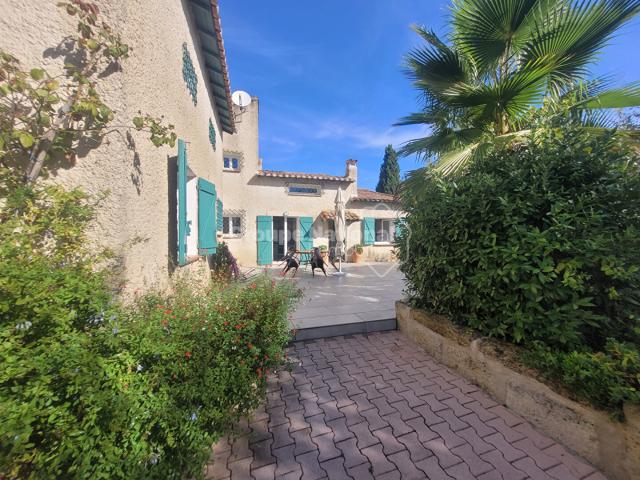 Maison 11 pièces 244 m²
