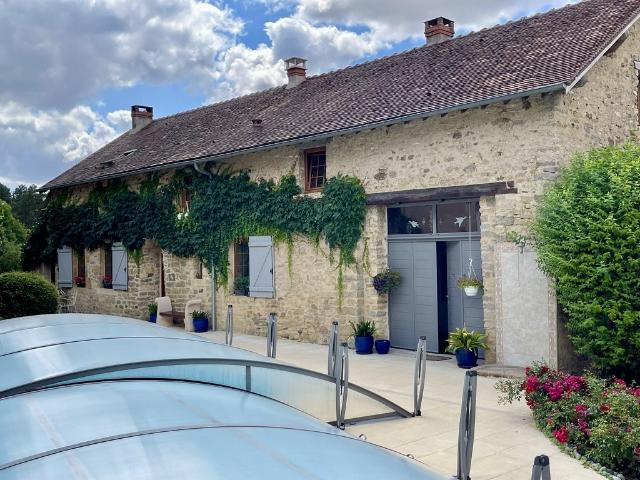 Maison 11 pièces 244 m²
