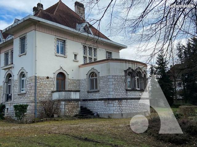 Maison 11 pièces 245 m²