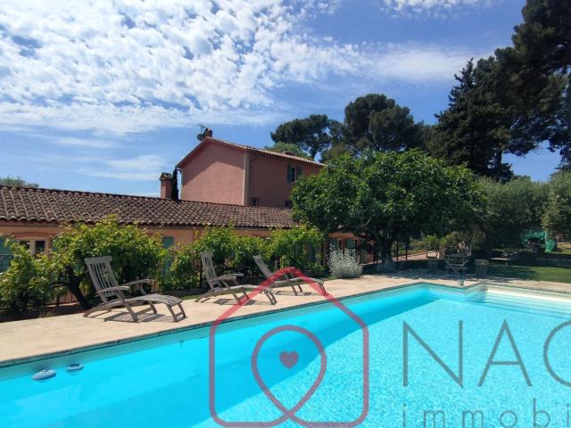 Maison 11 pièces 248 m²