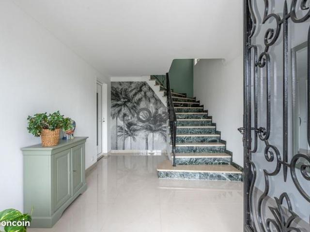 Maison 11 pièces 253 m²