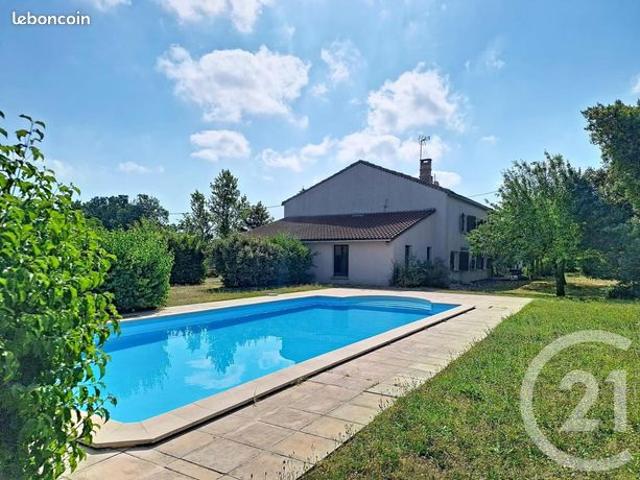 Maison 11 pièces 253 m²