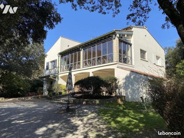 Maison 11 pièces 250 m²