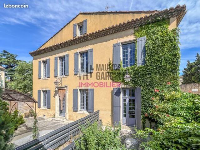 Maison 11 pièces 250 m²